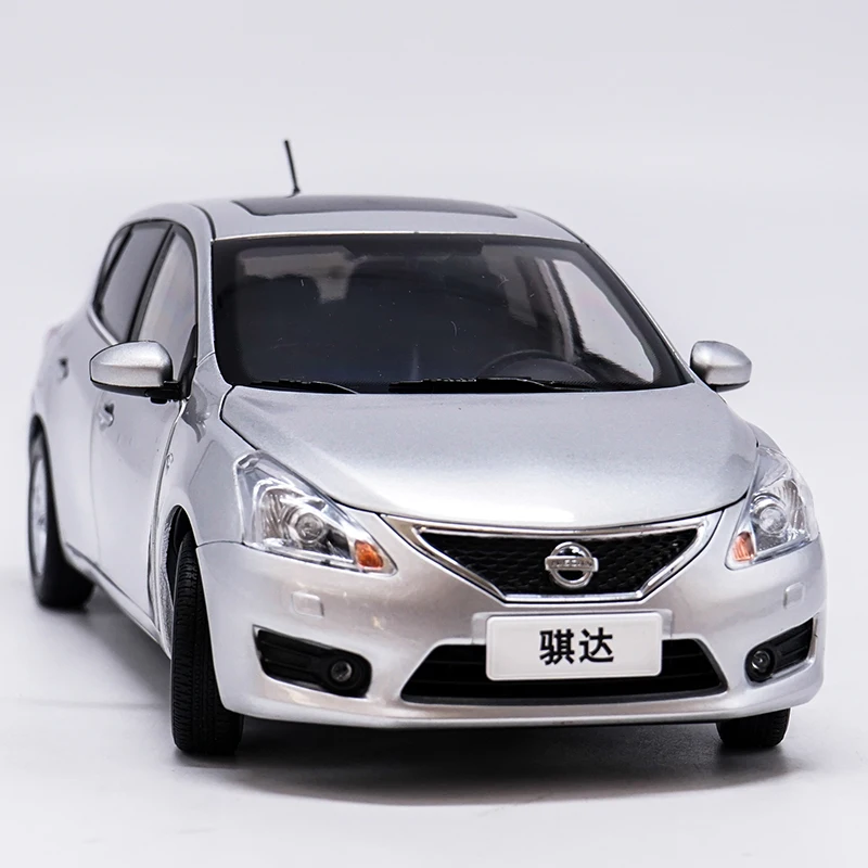 Оригинальная Заводская аутентичная модель автомобиля 1/18 NISSAN black TIIDA из литого