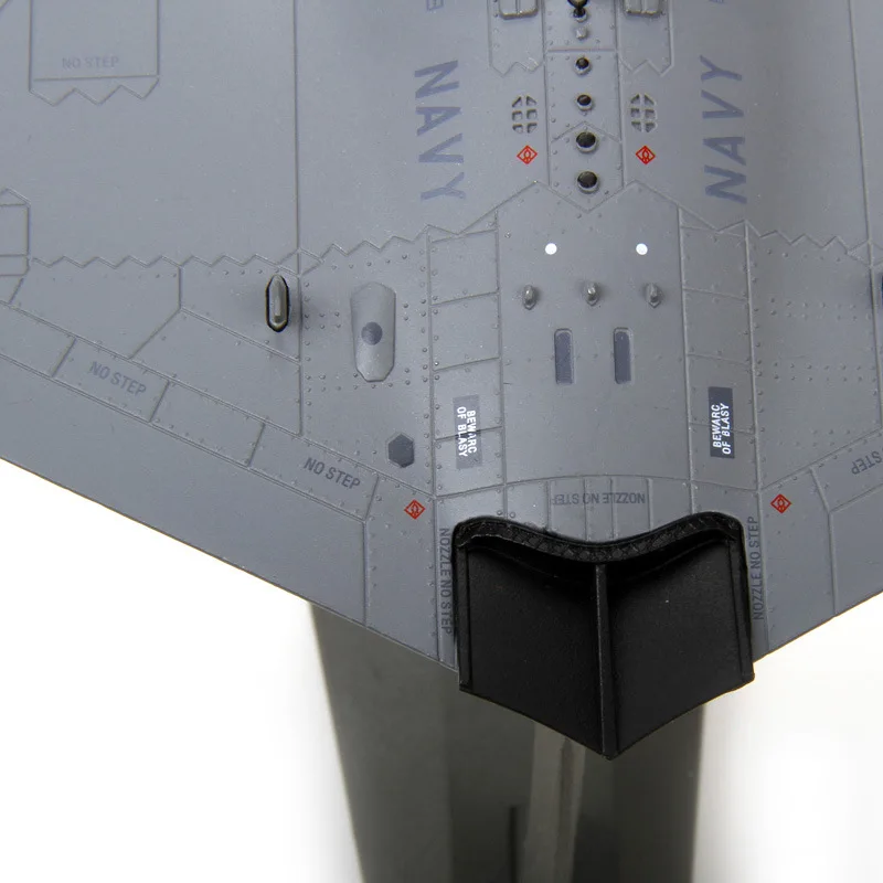 Сплав 1: 72 Америка X-47B беспилотный летательный аппарат модель статический военный скрытый металлический самолет модель Global Hawk