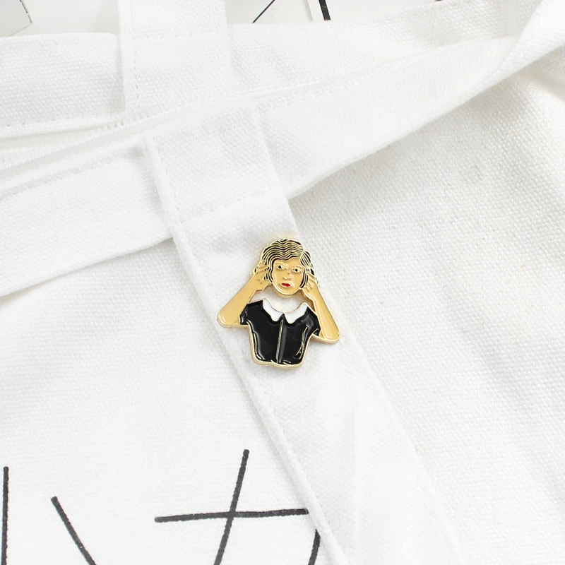 NEW Woman Pin Body Head Separated Brooch Woman Feminism Enamel Pins Halloween Lapel Pins Metal Hat badge Jewelry Brosche Bijoux