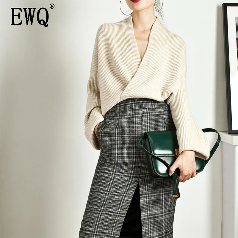 

[EWQ] 2020 Spring New Pattern V-collar Cross Patchwork Long Sleeve Solid Knitting Vintage Pullovers Sweater Women AH95012