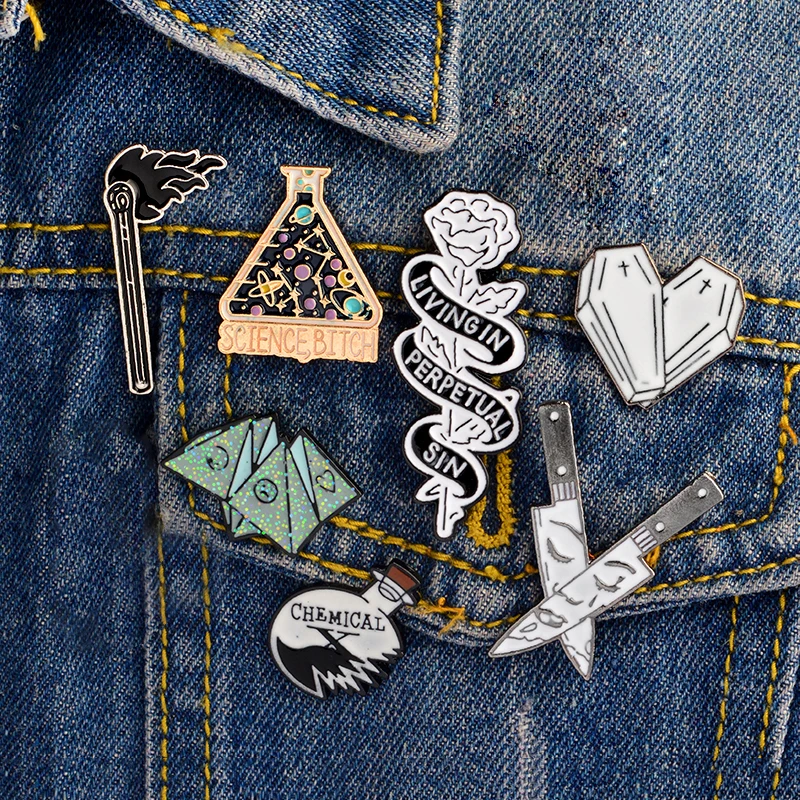 Brooch Button-Badges Pin Origami-Game Rose-Knife Science Chemical-Cobweb Heart Coffin