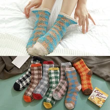 Носки г. Женские осенне-зимние Бархатные носки кораллового цвета в клетку, носки для сна плотные теплые махровые домашние носки-тапочки для девочек на Рождество