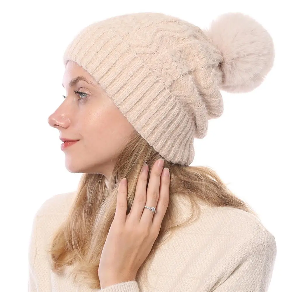 Новые модные зимние шляпы для женщин, теплая меховая шапка с помпоном для девочек, пуховые головные уборы, одноцветные ворсовые повседневные наушники, шапочка - Color: Beige