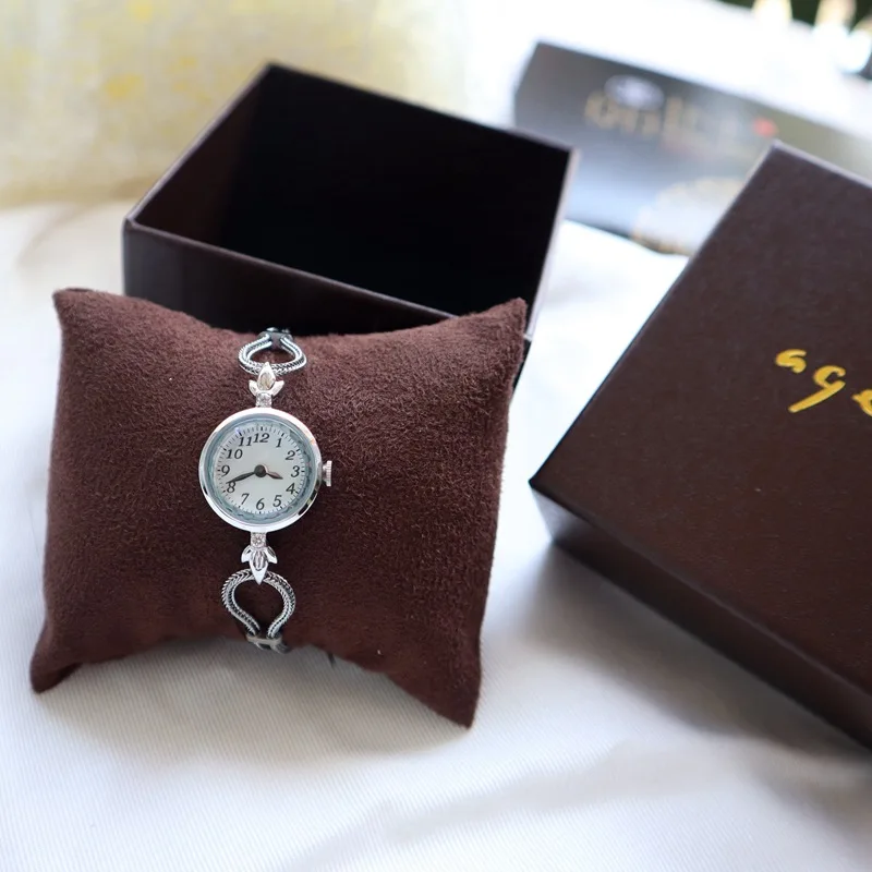 New Retro Diamond-studded Womens Watch Niche Light Luxury Small Dial Student INS Bracelet Waterproof Temperament Simple