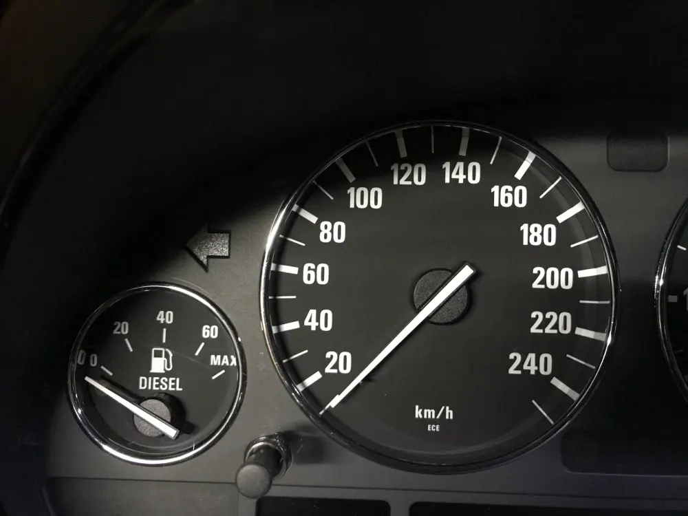 Tanie Chromowany prędkościomierz pierścień tarczy pierścień tablicy rozdzielczej pasuje do BMW E39 M5 M 5 seria E38 E53 X 5