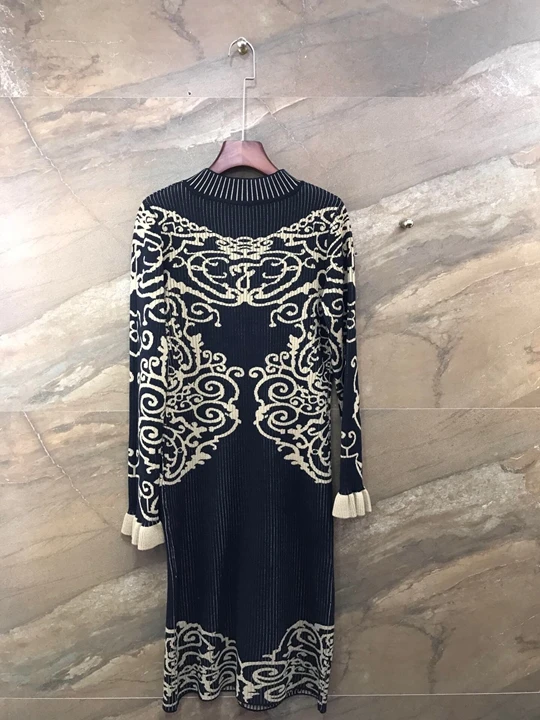 The new autumn and winter women's street retro print knit dress 1103
