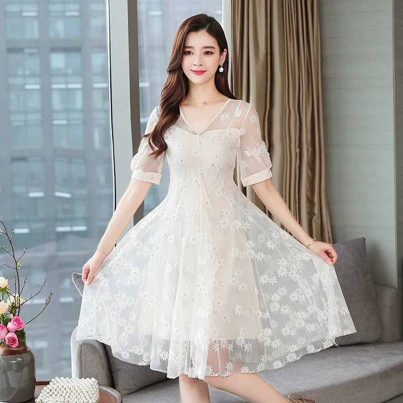 

2019 Summer New Style Sweet Lace Joint Lace Immortal Elegant Fairy Skirt V-neck High-waisted Slimming Dress Women's