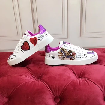 

Round Toe Graffiti Casual Shoes Women Lace Up Women Sneakers Rivets Thick Bottom Outwear Runway White Shoes Woman Casual Flats