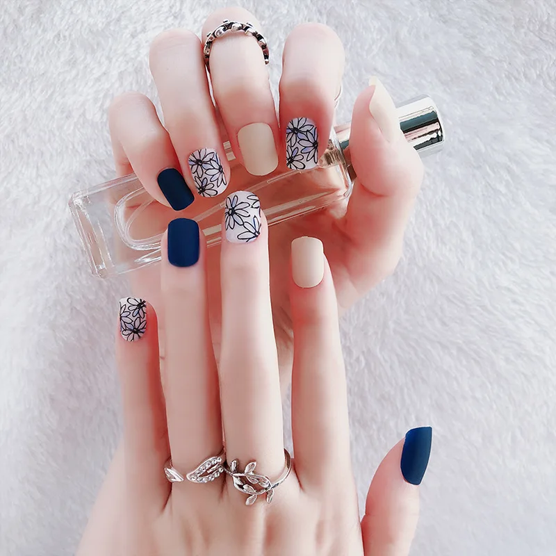 24 шт накладные ногти для женщин матовые ногти с клеем обнаженные с черным сердечком дизайн печать на ногти накладные - Цвет: style6