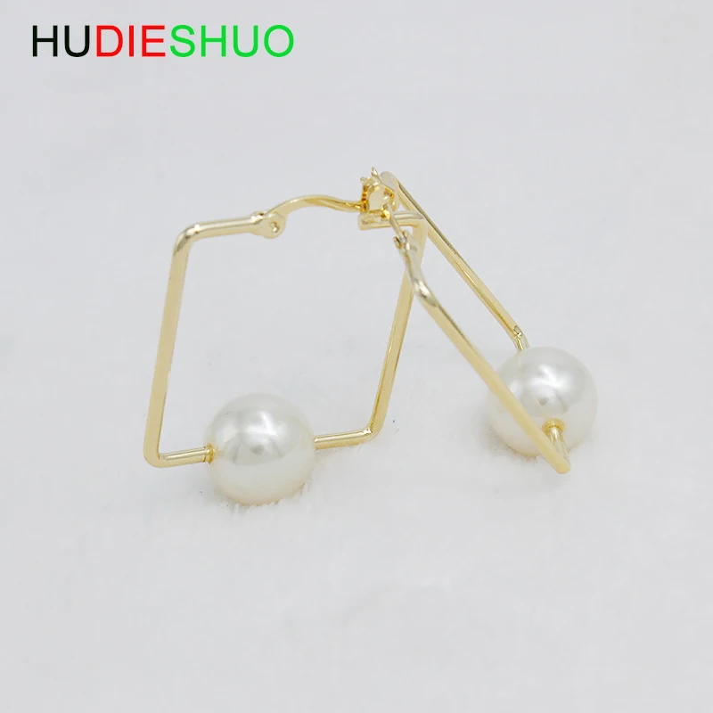 

HuDieShuo 2019 New Hot Sale Vintage Square Hoop Earrings Women Fashion Simulated Pearl Ear Ring Pendientes