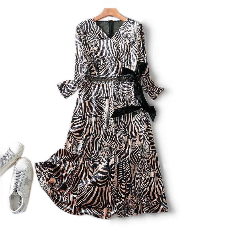 

2019 Autumn And Winter New Fashion V-neck Zebra Pattern High Waist Slim Gold Velvet Khaki Temperament Over The Knee Women Dress