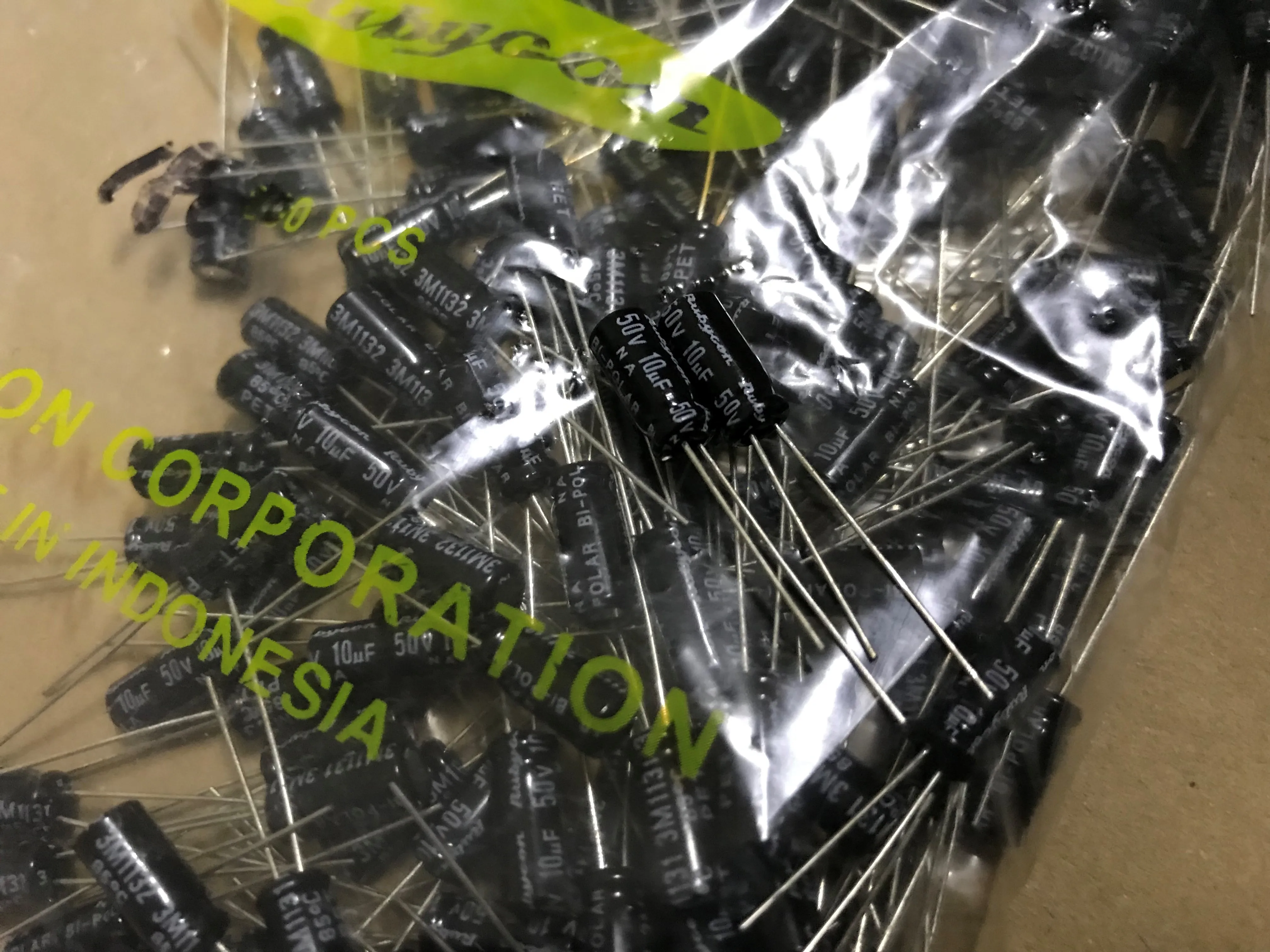 10 шт. 10 мкФ с алюминиевой крышкой, 50В rubycon NA-BP Series 5x11 мм 50V10uF биполярной Алюминий электролитический конденсатор с алюминиевой крышкой, аудио