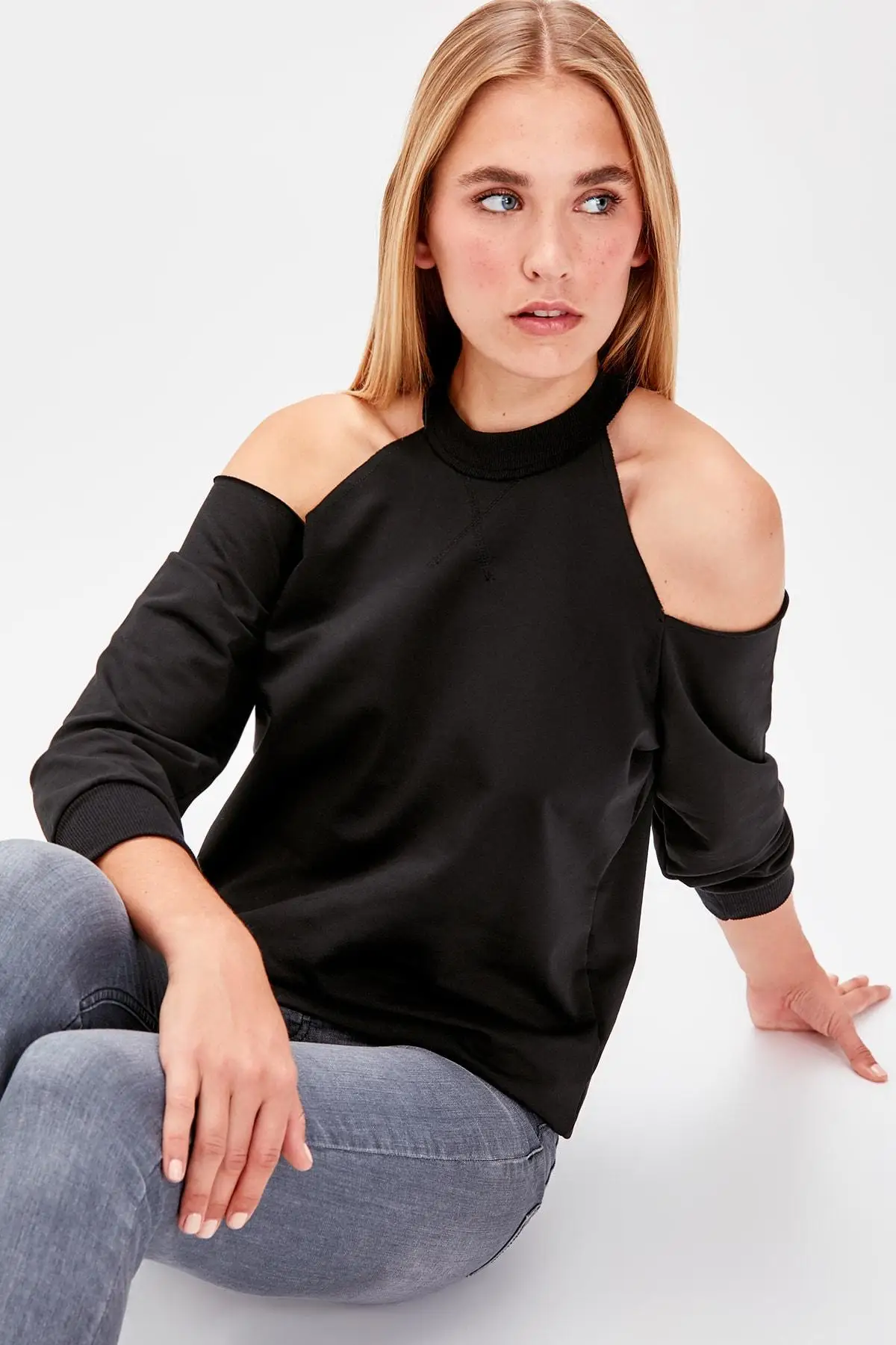 Trendyol Черный Вырез Outlu трикотажная толстовка TWOAW20SW0077