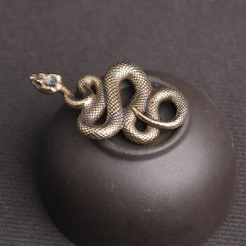 

Retro Copper Snake Miniatures Desktop Decoration Figurines Ornaments Brass Boa Snake Key Chains Pendant Garden Decor Accessories