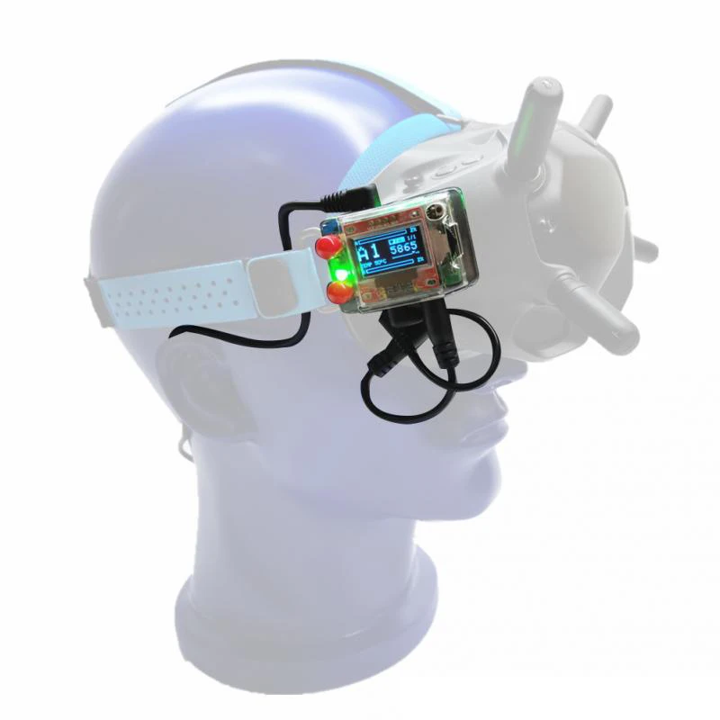Vue rapprochée du module DVR montrant le bouton d'enregistrement et les ports. Achetez le module DVR pour lunettes DJI FPV - Enregistrement et visualisation en direct.