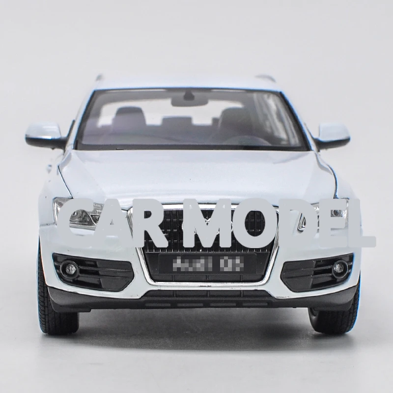 1:24 Масштаб сплава игрушечных транспортных средств Q5 модель автомобиля SUV детских игрушечных автомобилей авторизованный игрушки для детей