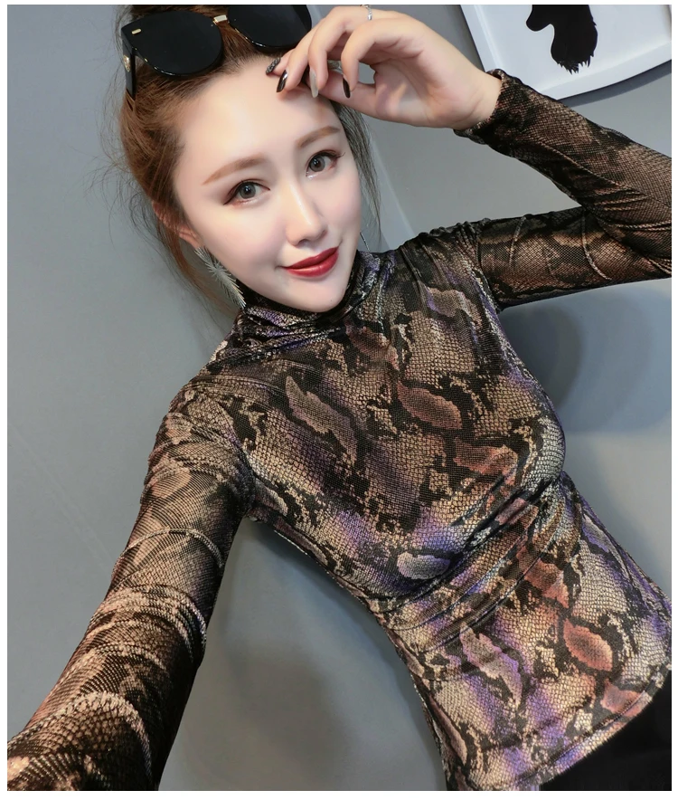 Европейская Осенняя зимняя теплая бархатная футболка с длинным рукавом, Женская винтажная рубашка с черепаховым вырезом и леопардовым змеиным принтом, женская футболка, топы
