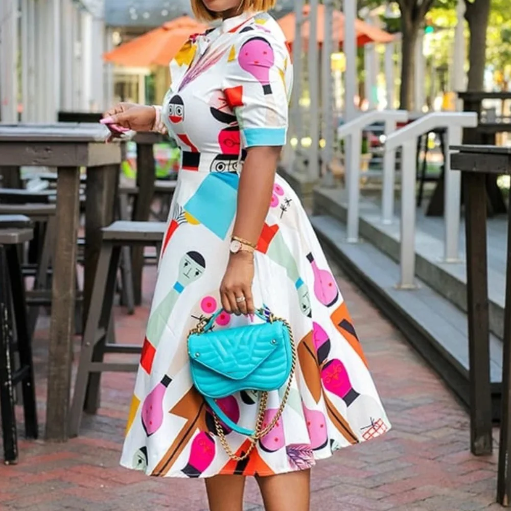 Женское офисное платье средней длины белое ТРАПЕЦИЕВИДНОЕ ПЛАТЬЕ С мультяшным