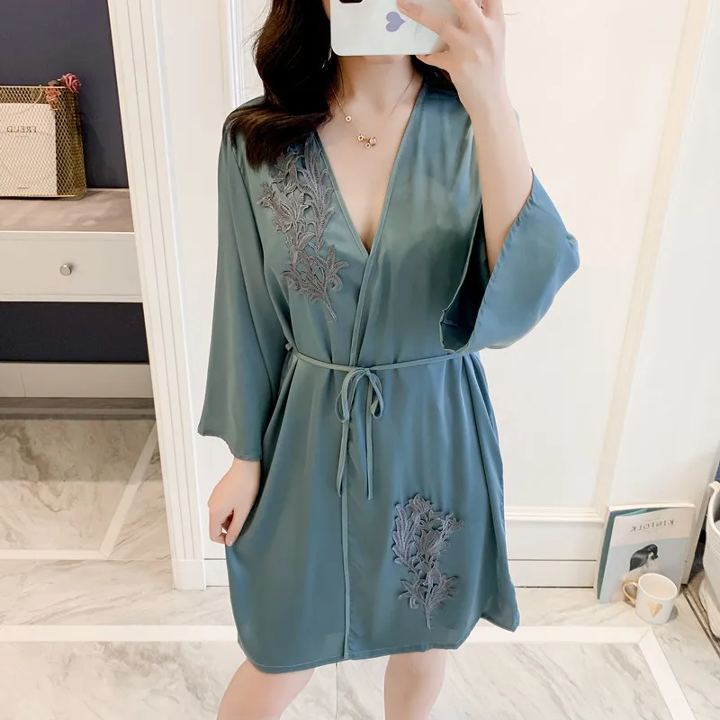 13238079343_1929359744