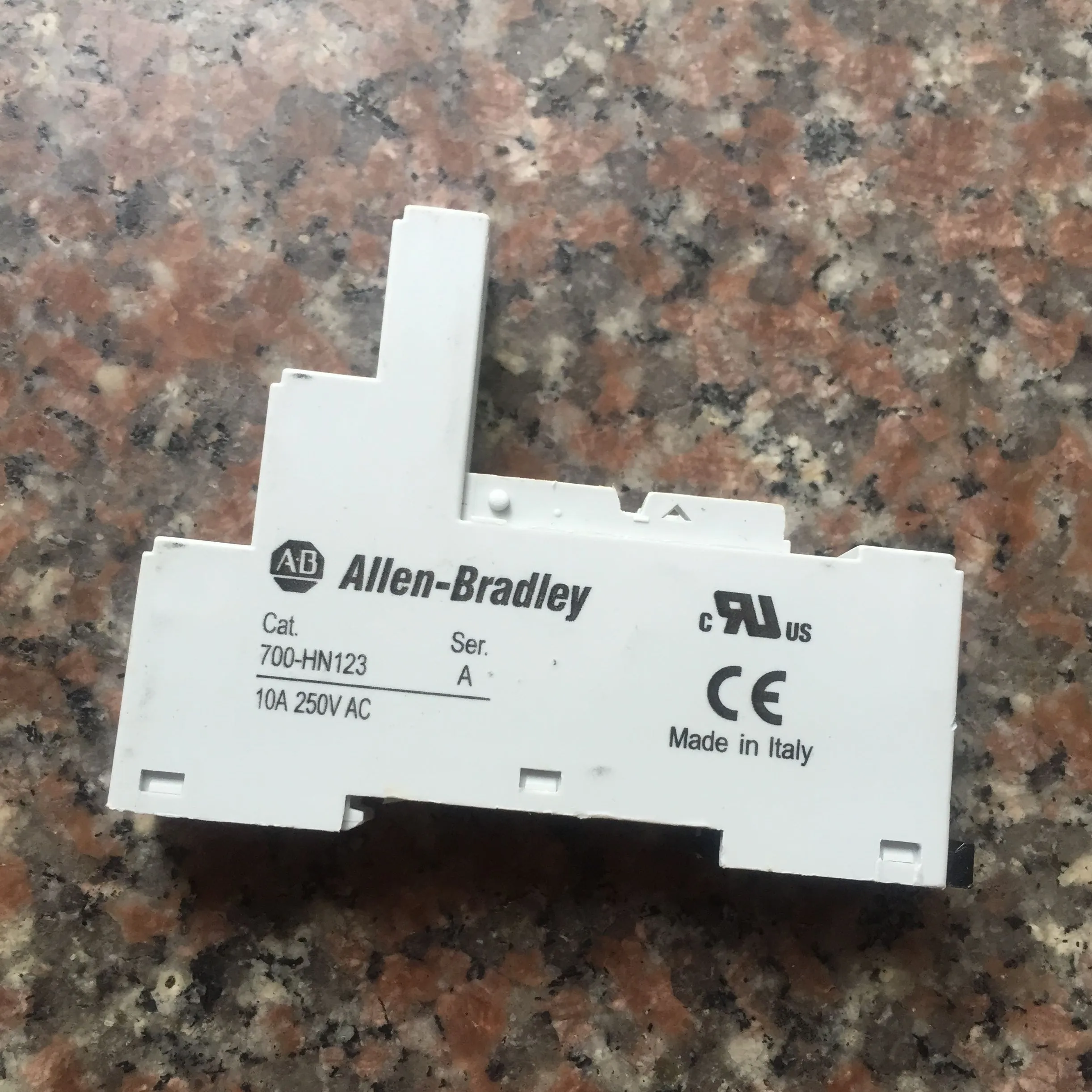 

Relay Base 700-HN123 with 700-HPS2Z24