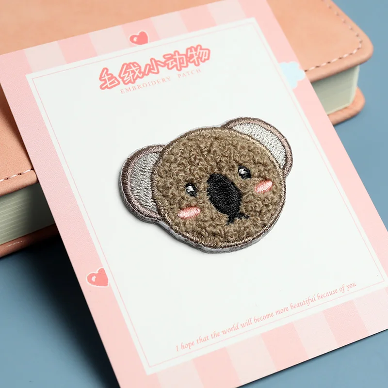 AHYONNIEX 3D Peluche Plüsch Panda Koala Patch Nette Cartoon Eisen Auf Patches Abzeichen Für Kleidung Aufkleber für Schal DIY Applique – Detail 4