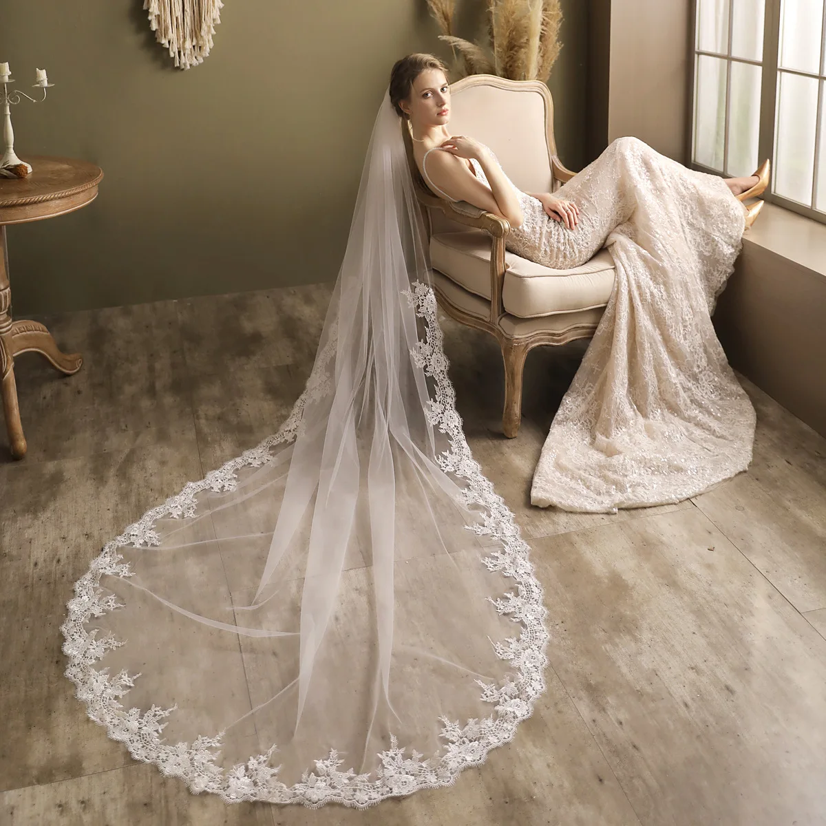 2021 New Arrival 2.3*1.6m Long Wedding Veils Soft Tulle with Floral Applique Bridal Veil with Comb Bridal Veils