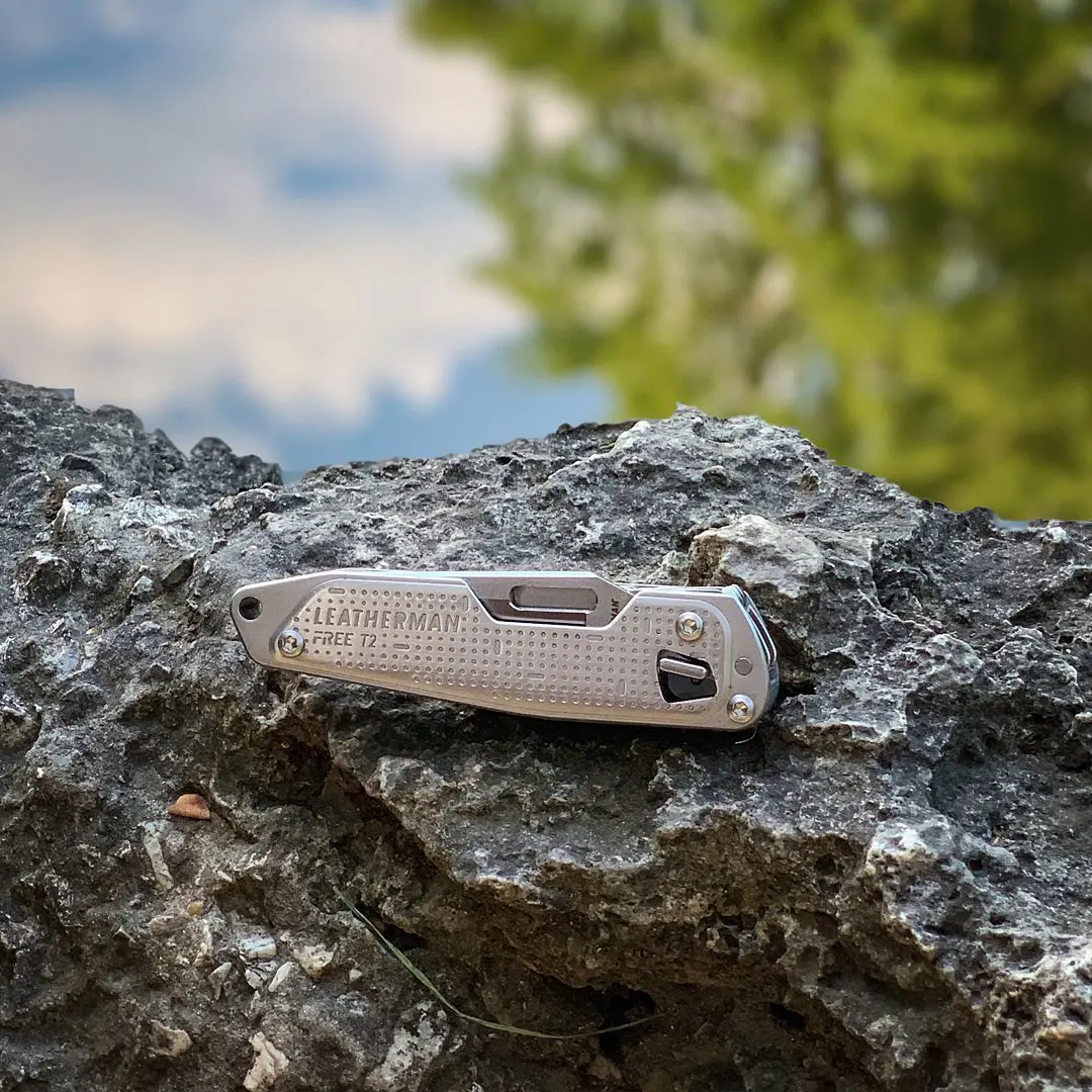 LEATHERMAN-FREE T2 Мультитул и EDC карманный нож с магнитным замком и инструменты, доступные одной рукой