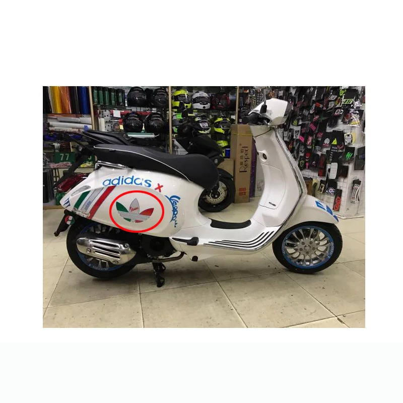 Наклейка-эмблема для Vespa с двумя длинными вентиляционными отверстиями на каждой