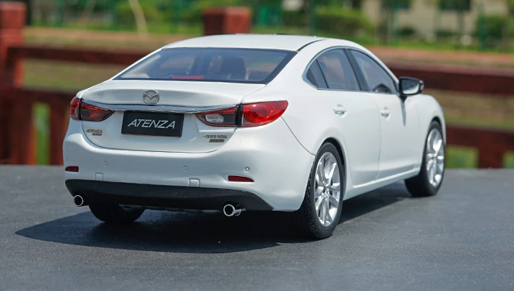 1:18 MAZDA ATENZA литая под давлением Модель автомобиля игрушки Металлическая Модель автомобиля оригинальная коробка