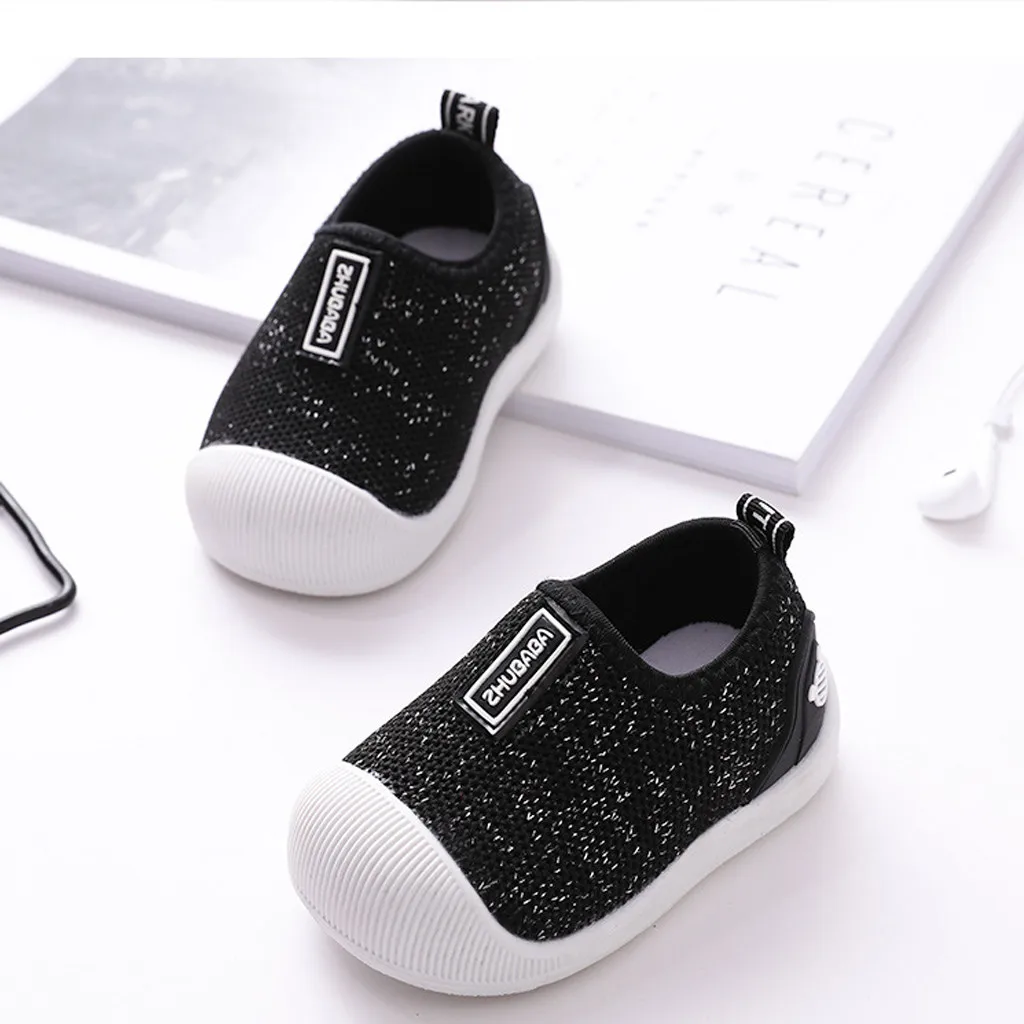 Сетчатые носки с буквенным принтом для маленьких мальчиков и девочек спортивные кроссовки Повседневная обувь очаровательные серьги на крючке и петле мягкие модные резиновые сапожки