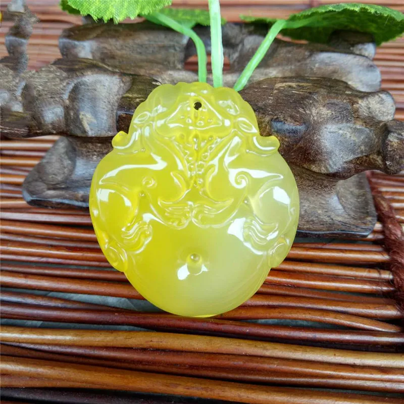 

Hand-carved Natural Chinese Gold Chalcedony Jade Pendant Fashion Boutique Jewelry Agate Necklace Shuangxiu
