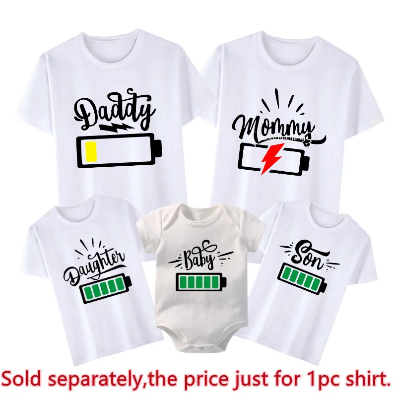 Battery Print Daddy Mommy Daughter Son Baby Family Matching Clothes Cotton Family Look Dad Mom and Me Kids Tshirts Baby Rompers 5