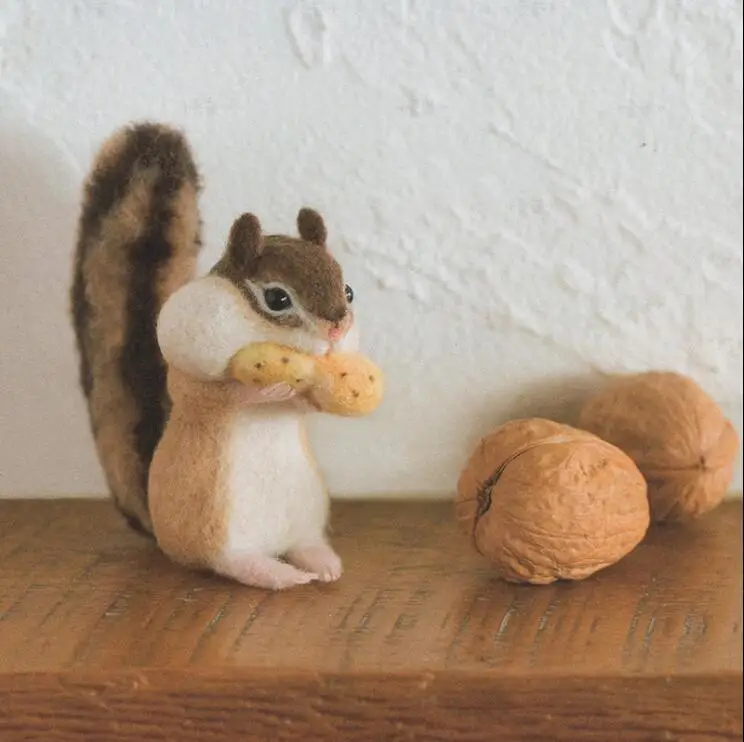 Peanut-eating Squirrel wool needlepoint kit wool felt needle felting decoration craft needlecraft DIY ha