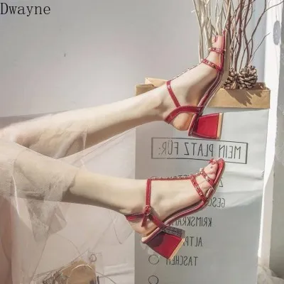 

2019 Korean version of the new style with the fairy style fashion rivet wild transparent sandals women