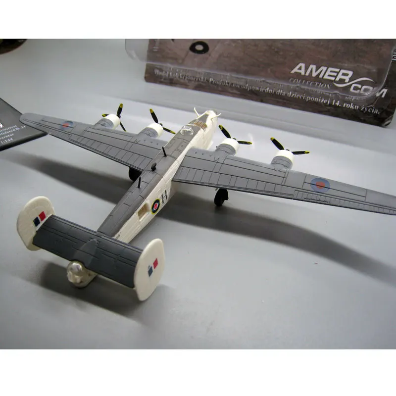 Амер 1/144 весы мир WarII B 24 The Liberator истребитель бомбардировщик литой металлический
