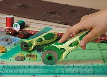 

MADE IN JAPAN 7502 60mm clover Paper Vinyl Circular Cut Cutting Disc Patchwork Leather Craft Sewing Tool