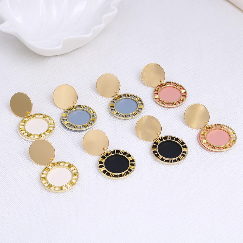 New Design Geometric Round Non Pierced Clip On Earrings Gold Black Pink Red Metal Disc Statement Ear Clips for Women Brinco