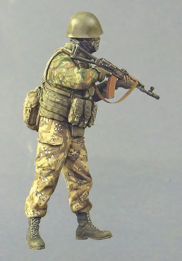 

1/35 Resin Model Building Kit Figure Russian soldier