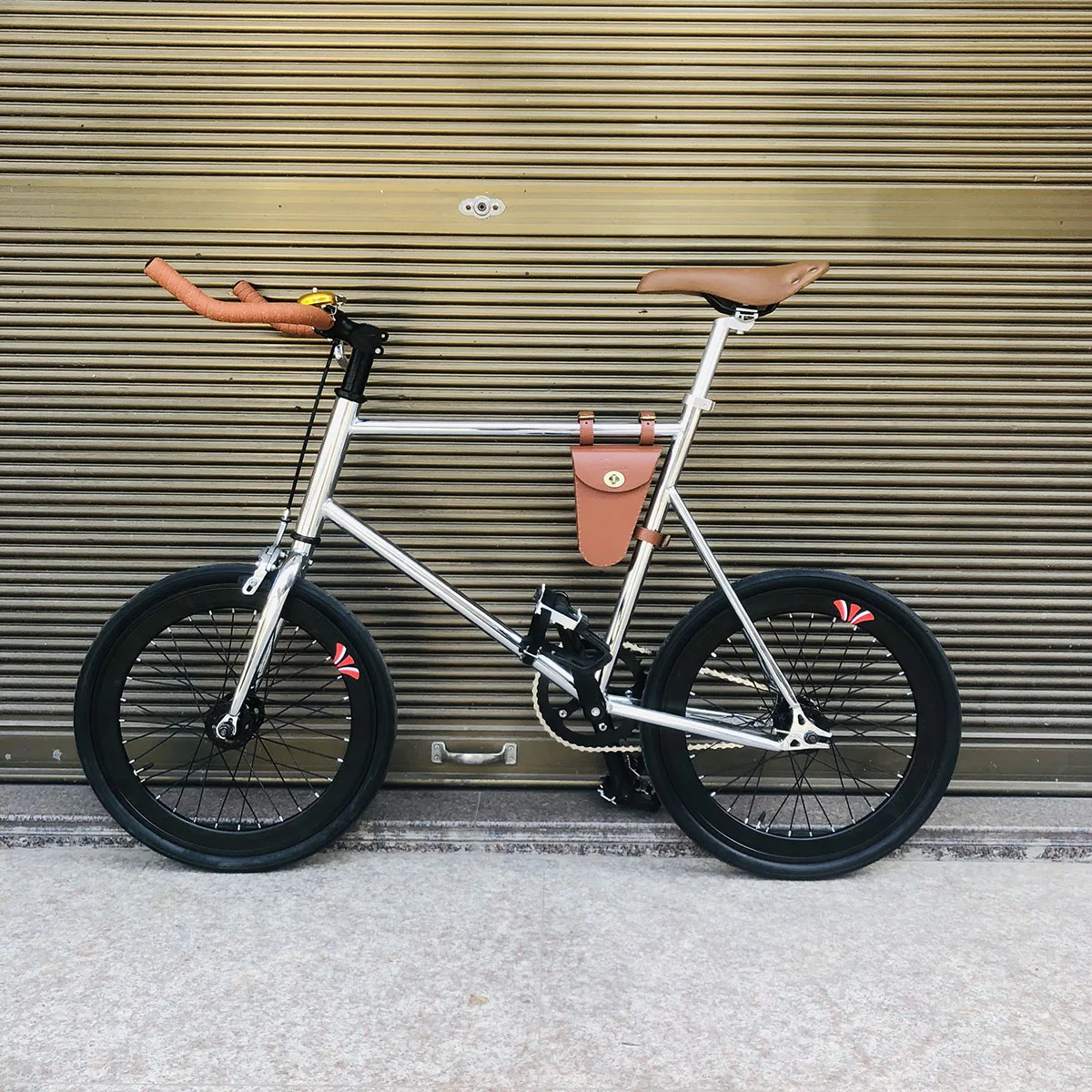 20 inch fixed gear bike Single speed Retro Bike fixie bike vintage sliver bicycle frame mini vinbicycle with sliver basket