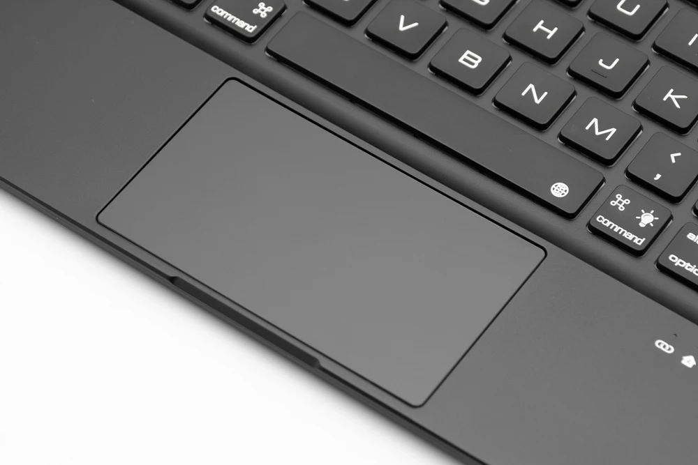 iPad-9.7-touchpad-keyboard-case-o
