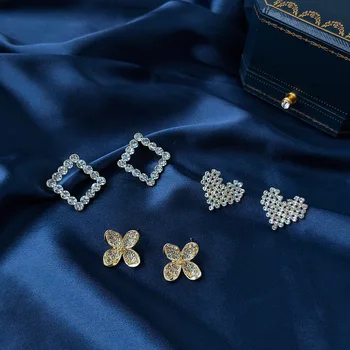 

Alloy Diamond Heart Ear Stud Earrings