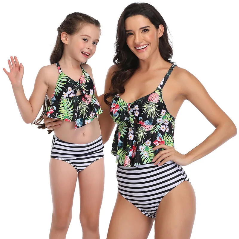 

Summer Family Matching Clothes Women Girls Swimwear Female Baby Girl Beachwear Mother Daughter Bikinis Set Mommy And Me Swimsuit