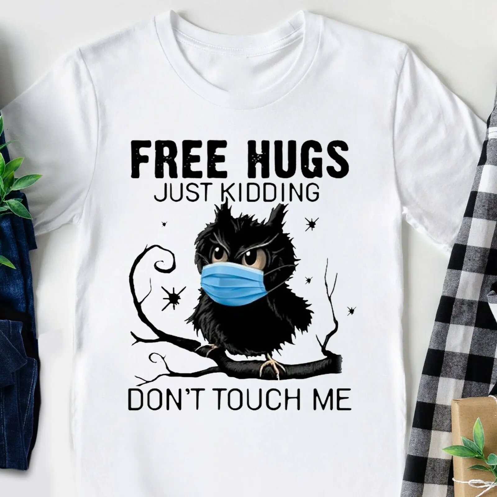 Забавная трендовая футболка с рисунком Совы из карантина и надписью Free Hugs Just