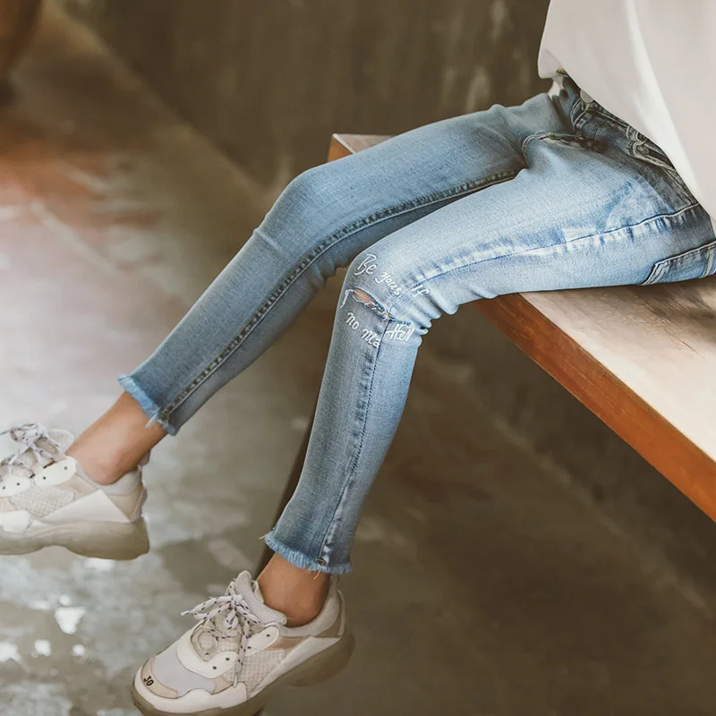 Штаны для девочек одежда на весну и осень 2019 г. Детские штаны для девочек джинсовые штаны рваные джинсовые брюки с дырками
