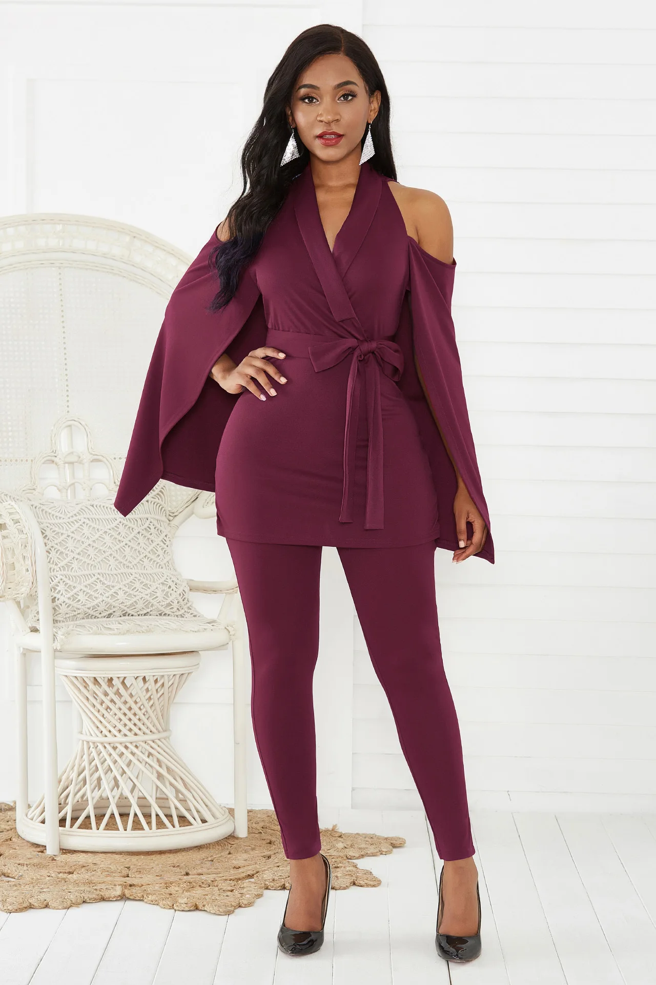 Женский Облегающий комбинезон OL Длинный с v образным вырезом и накидкой одежда