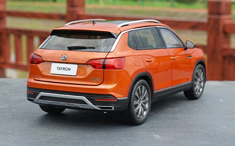1/18 FAW-Volkswagen TAYRON внедорожник цинковый сплав модель автомобиля с маленьким подарком