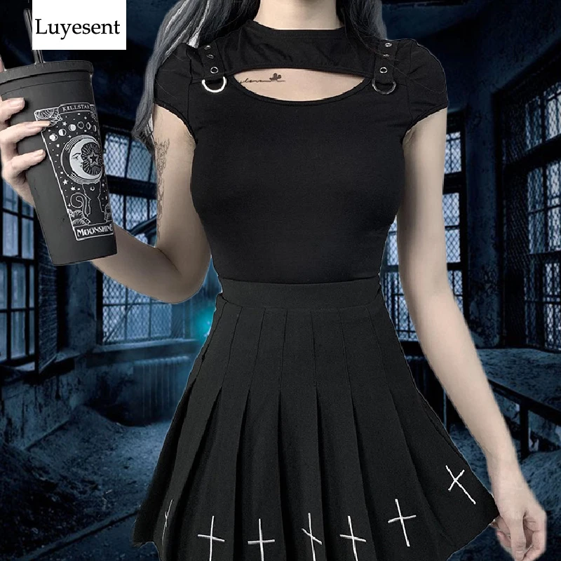

Black Dark Goth Woman Basic T-shirts 2020 Lady Eyelet Hollow Out Bust Sexy Tight Slim Tshirt Gothic Punk Outdoor Street Tees Top