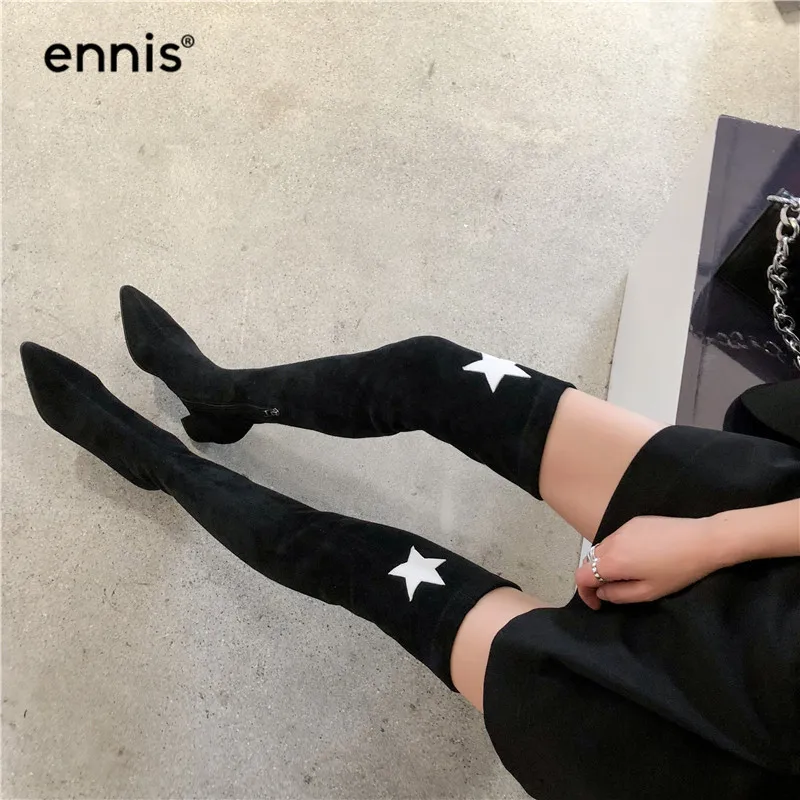 ENNIS/узкие эластичные сапоги выше колена на высоком каблуке женские зимние сапоги с острым носком Осенняя черная обувь из флока Большие размеры L931