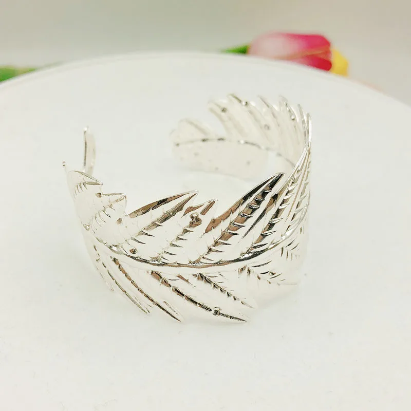 12718633580_705575376