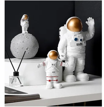 

OUSSIRRO Originality Astronaut Resin Crafts Pendulum Figurines Decoration Wedding Decoration Lovers Gift W3062